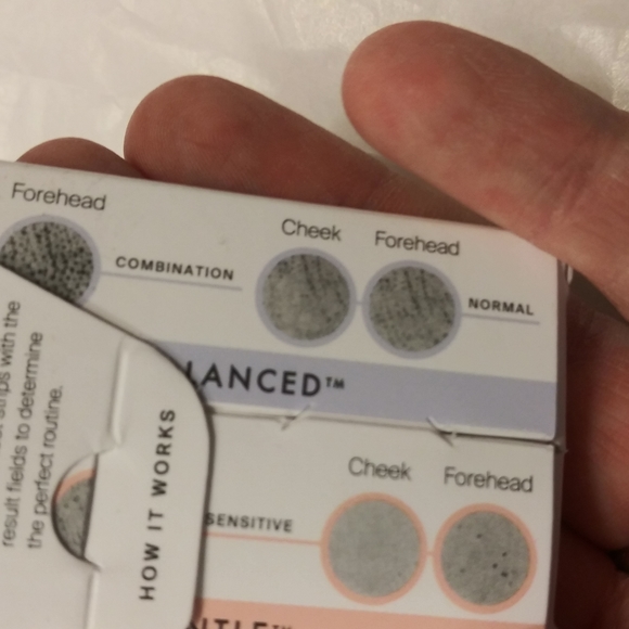 Makeup bag with extra goodies inside. - Picture 15 of 17